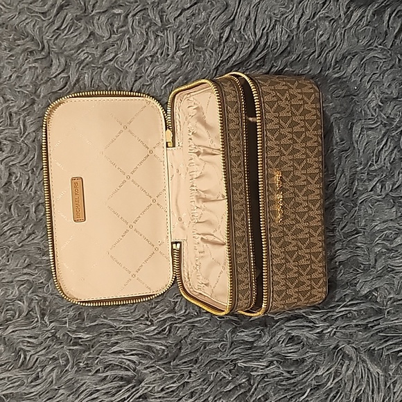 Michael Kors  Jet set travel case LG DBL Zip brown - Picture 3 of 5